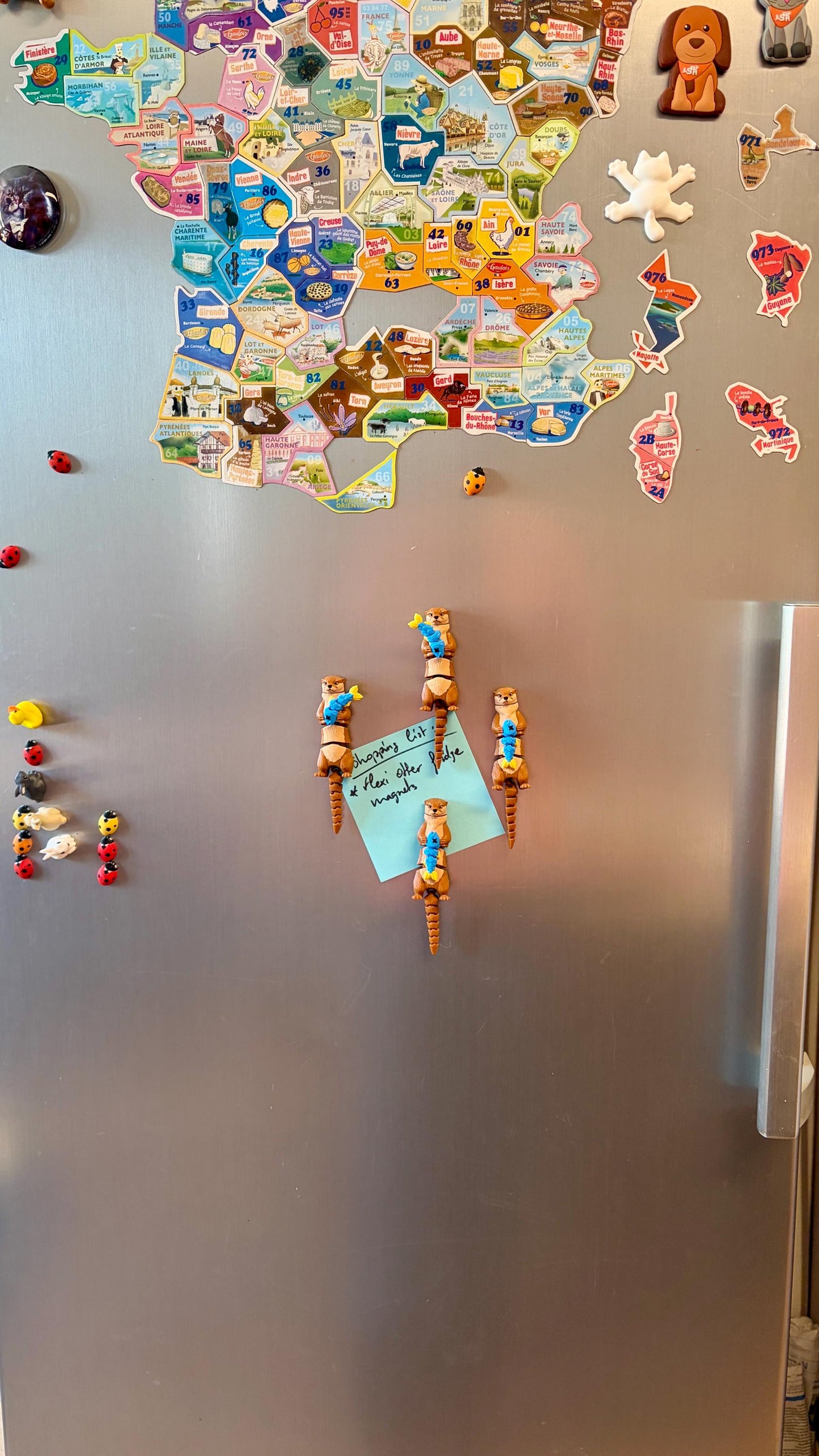 Articulated otter fridge magnet