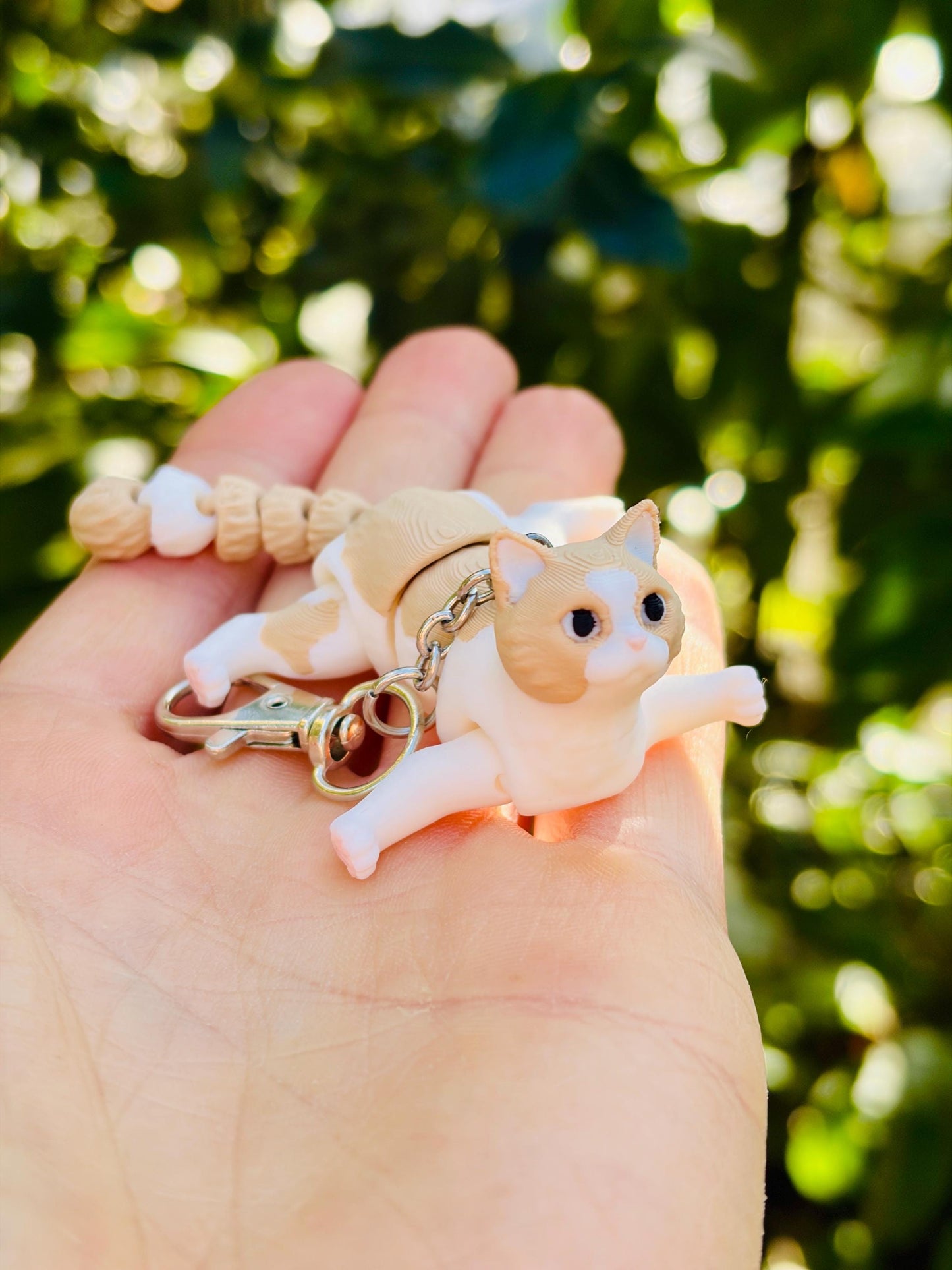Articulated beige cat keychains