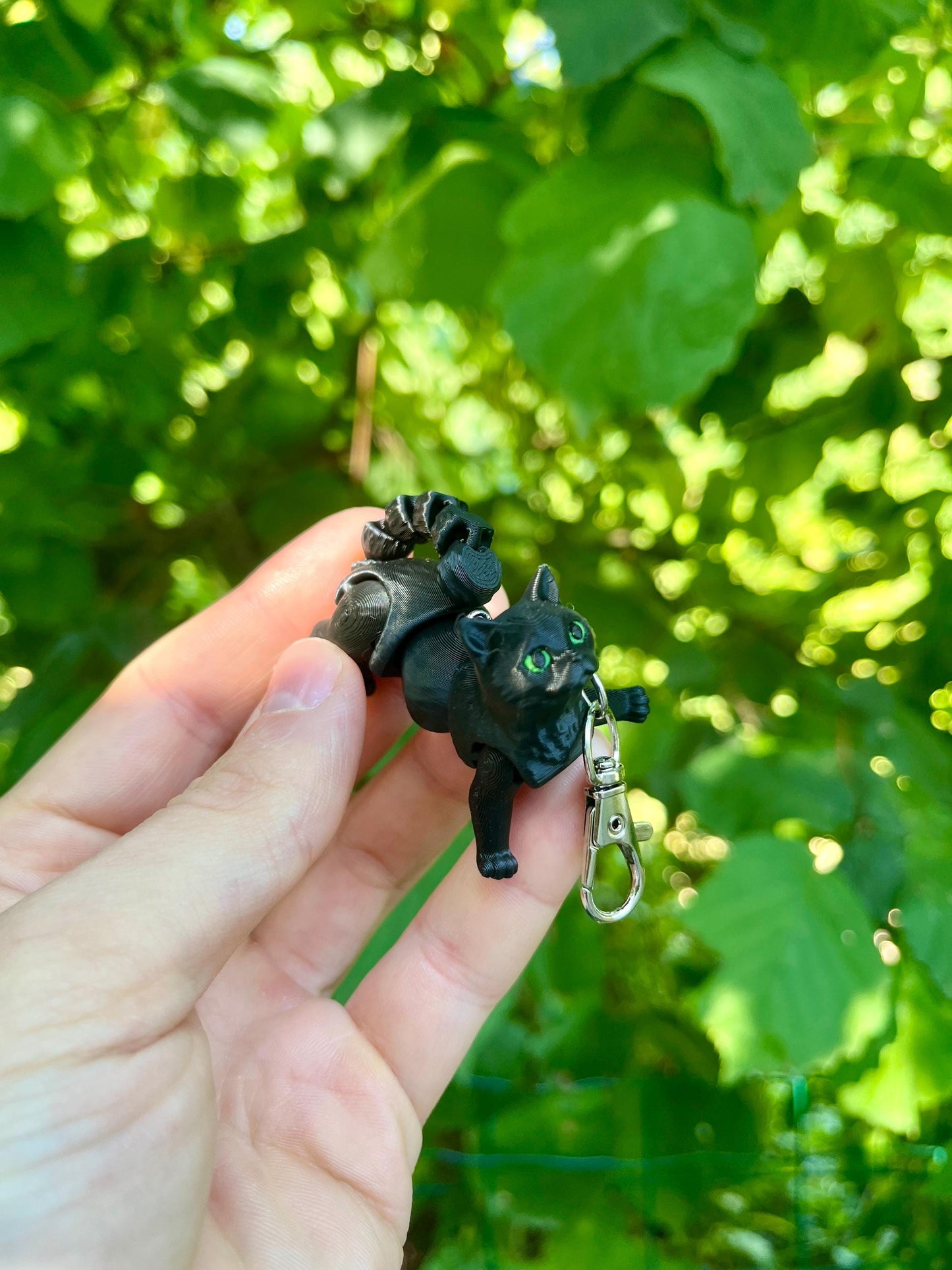 Articulated black cat keychain