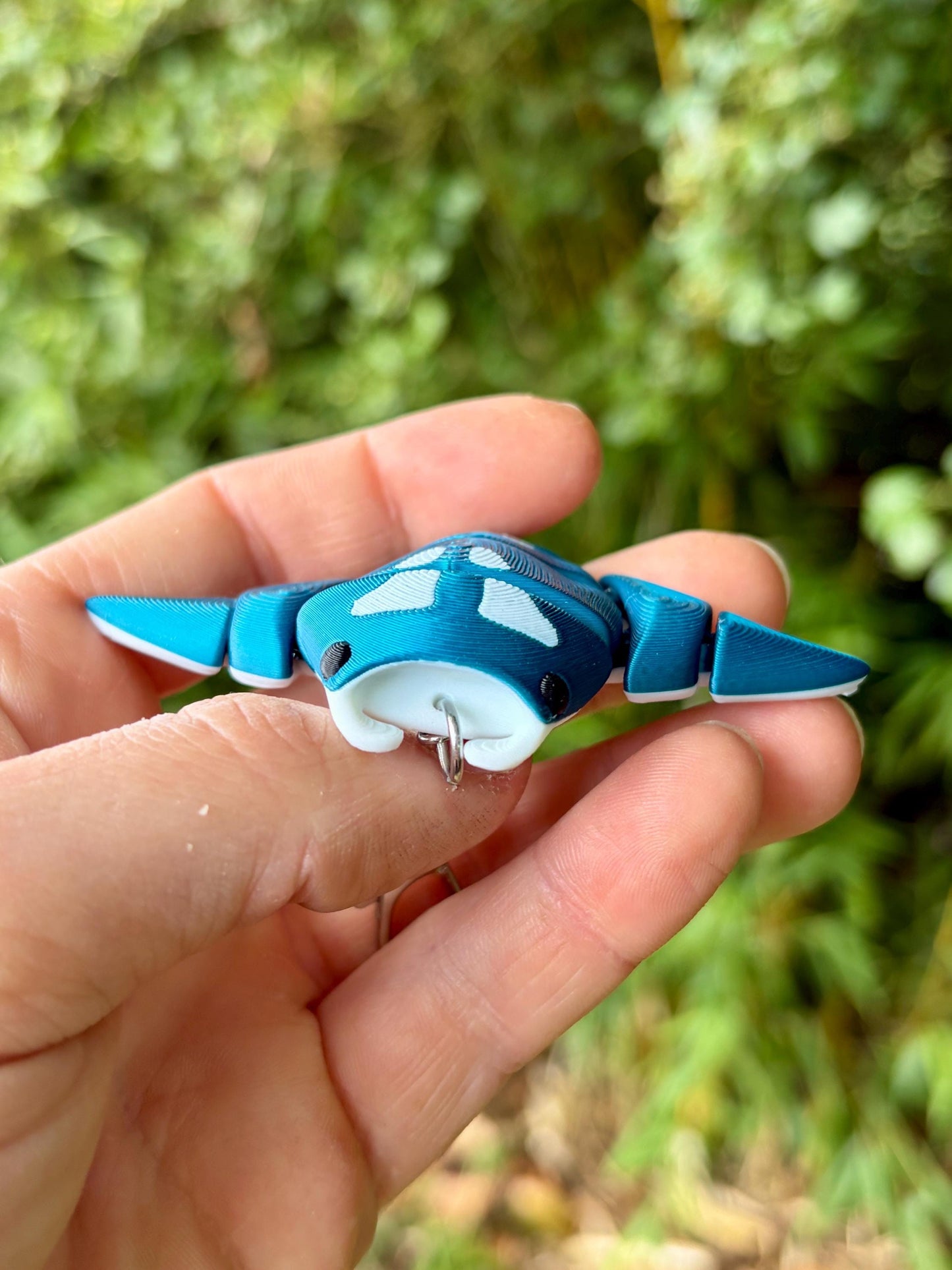 Articulated manta ray keychains