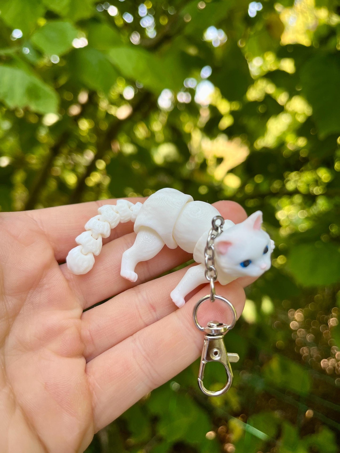 Articulated white cat keychain