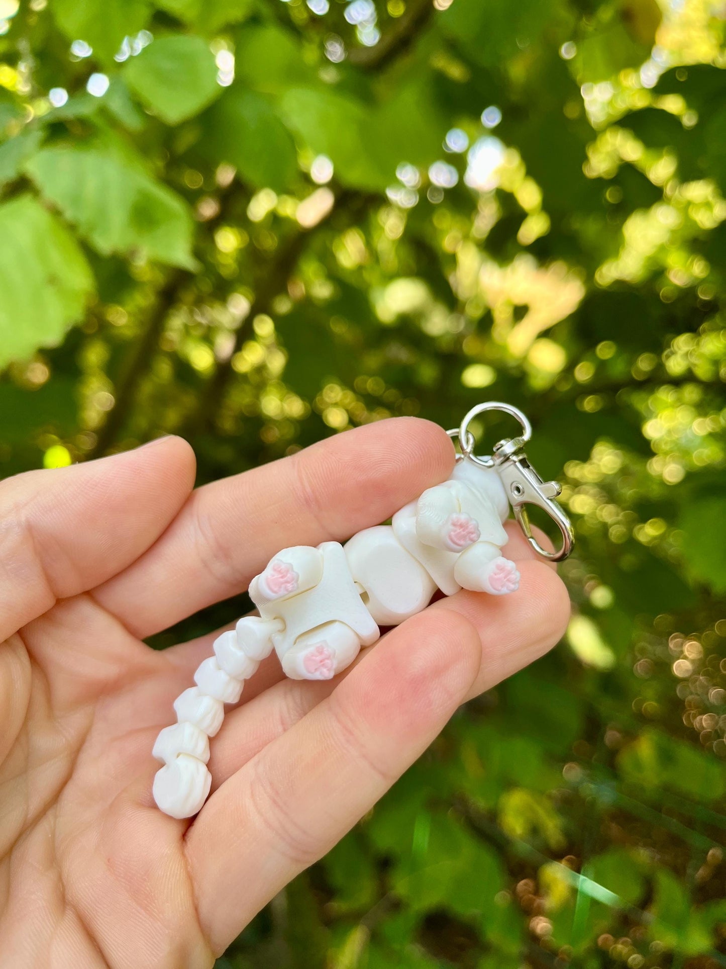 Articulated white cat keychain