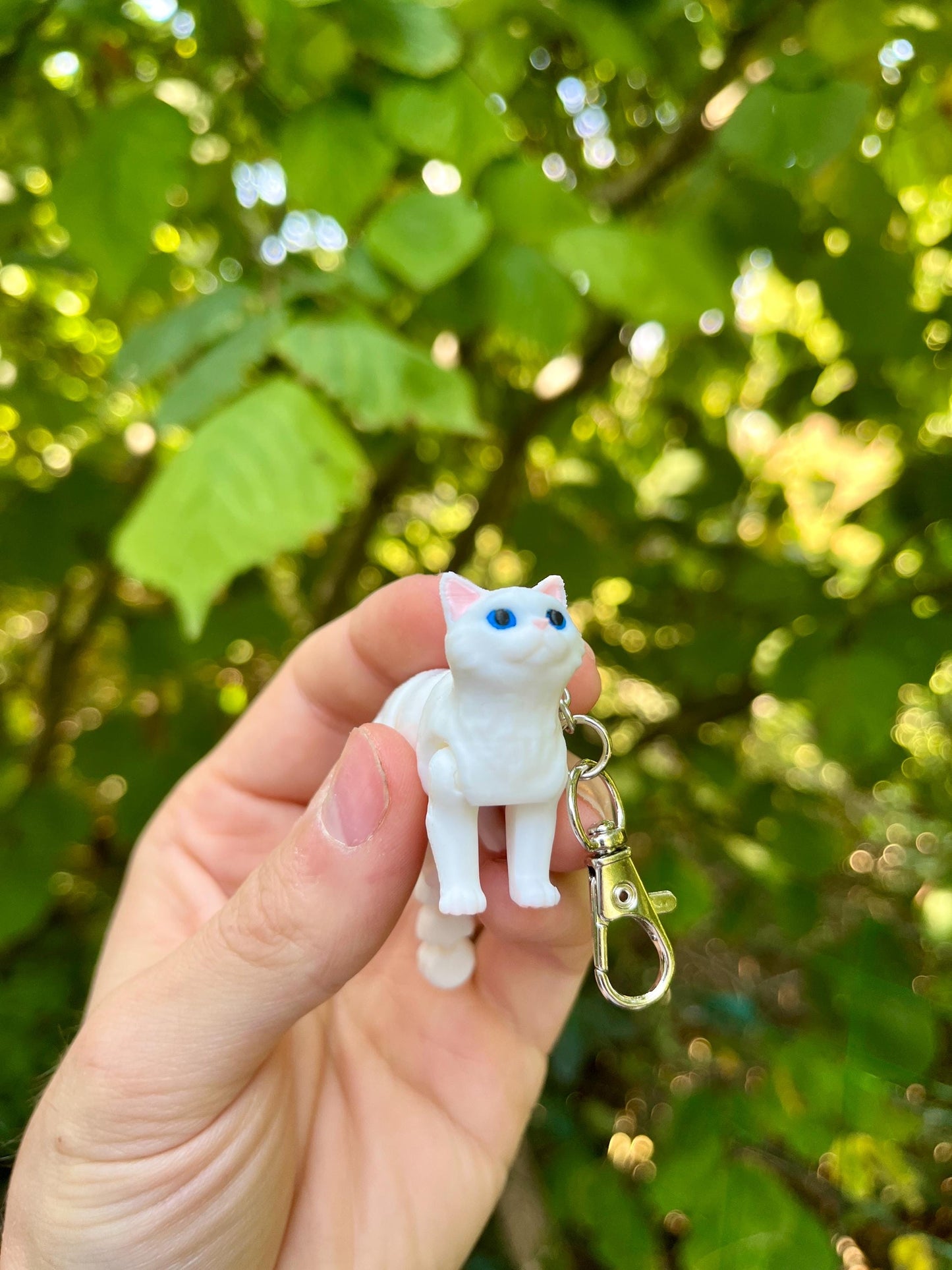 Articulated white cat keychain