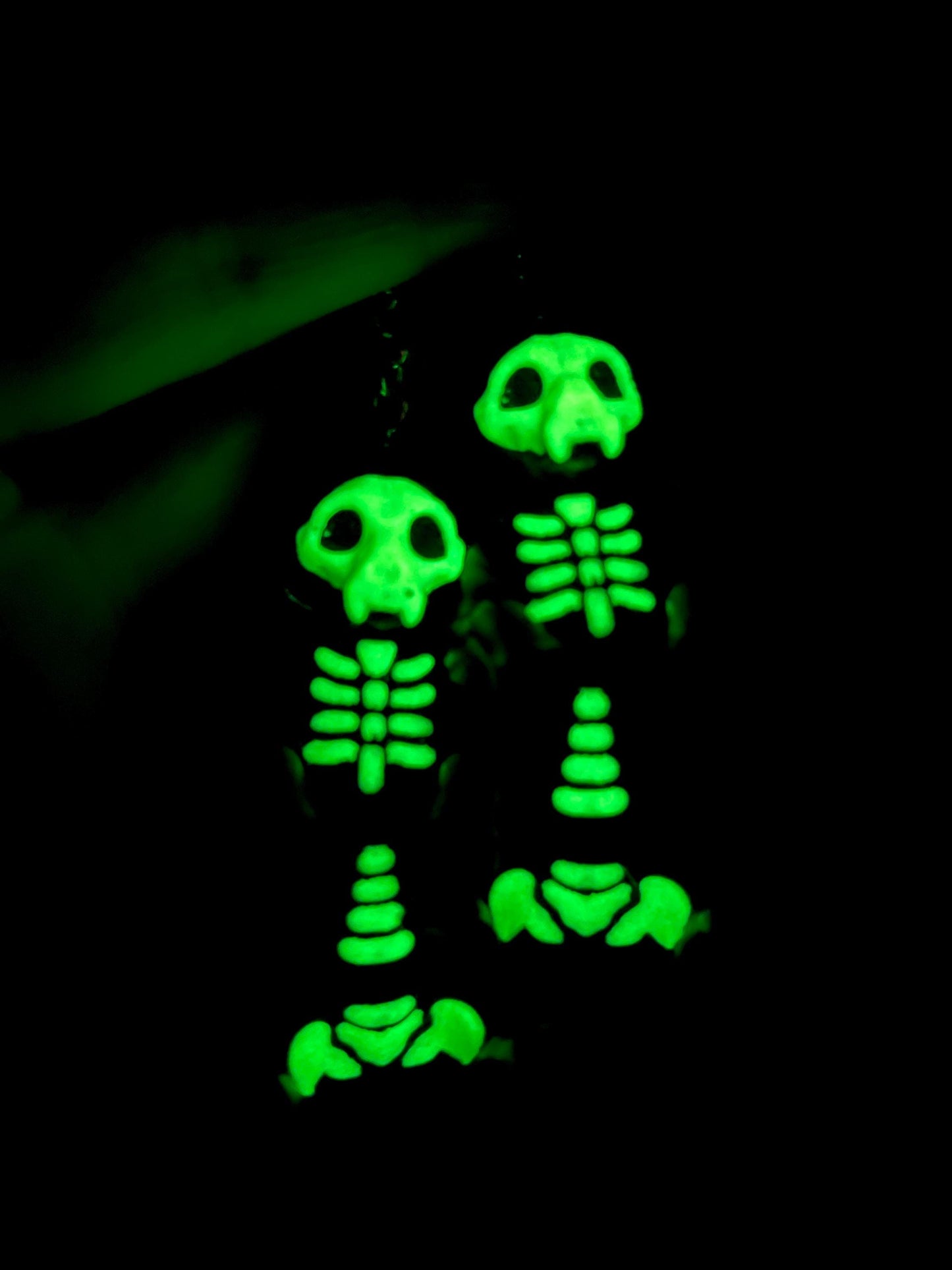 Glow-in-the-dark articulated skeleton dog keychain